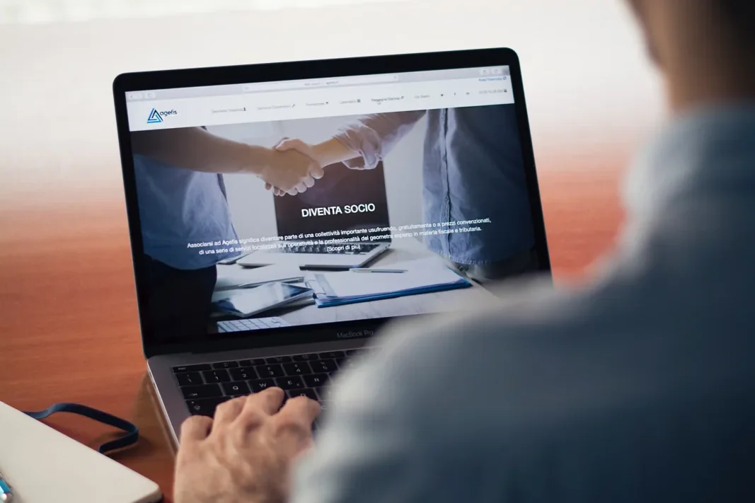 Why are visitors landing on a 404 page on my Shopify store?